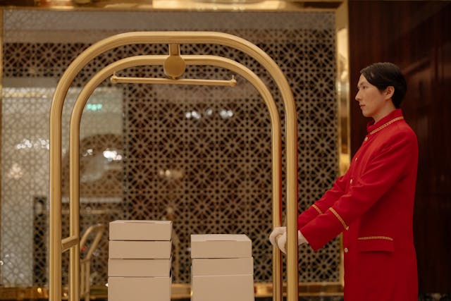 ospitalità e logistica facchino